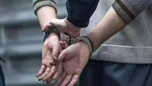 Trei polițiști răniți după ce un bărbat agresiv i-a mușcat în timpul unei intervenții