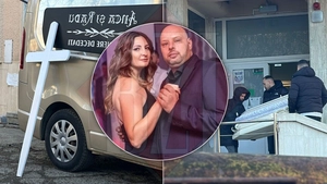 Imagini dramatice surprinse la IML Iași. Trupul afaceristului din Vaslui și al soției sale au fost depuse în sicrie aurite. Bebelușul celor doi a fost așezat în brațele tinerei. Toți s-au stins în accidentul cumplit de la Ciortești – EXCLUSIV