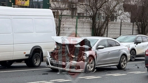 Accident rutier pe bulevardul Poitiers! Două autoturisme au intrat în coliziune. O femeie a fost rănită – VIDEO