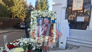 Imagini! Sorin, Diana și micuța Ilinca, cele 3 suflete ce s-au stins în accidentul de la Ciortești, sunt conduse astăzi pe ultimul drum. Sicriele albe au fost depuse în biserică – FOTO