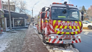 ISU Iași intervine la un apartament de pe strada Smârdan după semnalarea unui miros suspect
