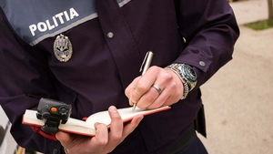 Amendă de 1.500 lei pentru românii care stau la curte. Vecinii pot suna la poliție