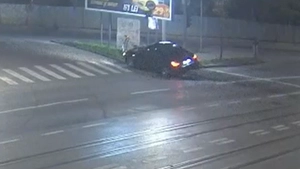 Accident în Iași! O mașină a intrat într-un stâlp pe bulevardul Nicolae Iorga