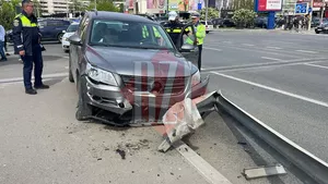 Accident rutier în Tudor Vladimirescu Unui șofer i s-a făcut rău la volan și a intrat cu mașina într-un pod 8211 EXCLUSIV FOTO VIDEO