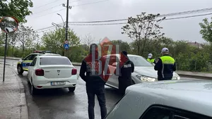 Polițiștii de la Rutieră și mascații de la SAS sunt în mai multe zone din Iași. Sunt cu ochii pe cei care participă la priveghiul lui Costel Corduneanu 8211 FOTOVIDEO