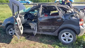 Accident rutier în localitatea Stroiești Un autoturism a părăsit carosabilul și s-a răsturnat 8211 FOTO