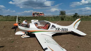 Incident aviatic la Iași Aeronavă de mici dimensiuni aterizare de urgență în Miroslava 8211 FOTO VIDEO