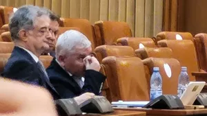Imagini șocante din Parlament Dan Vîlceanu a vrut să-l muște de față pe Florin Roman 8211 VIDEO