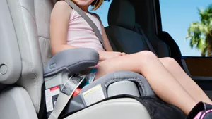 Ce obligații au părinții dacă merg cu copilul în mașină. Noua lege este clară