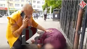 Imagini cu puternic impact emoţional Tudor Ciuhodaru candidatul AUR la Primăria Iaşi a oferit primul ajutor unui bărbat căzut în stradă 8211 VIDEO EXCLUSIV