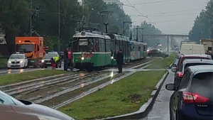 Accident rutier pe Calea Chișinăului Un tramvai a intrat în coliziune cu un TIR. Circulația tramvaielor blocată 8211 UPDATE