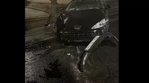 Accident rutier în Iași. Un autoturism a fost grav avariat