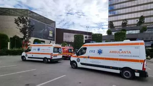 Suspiciune de toxiinfecţie alimentară în localitatea Măgura. 11 copii și trei adulți transportați la spitalul din Buzău