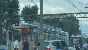 Accident rutier la Iași! Un tramvai a intrat în coliziune cu un autoturism pe Calea Chișinăului