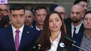 Anamaria Gavrilă și-a depus candidatura la președinția României. A fost însoțită de George Simion
