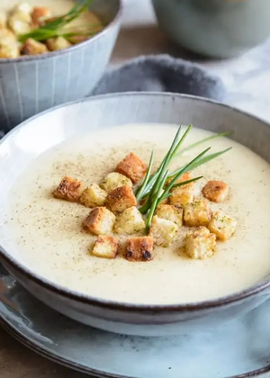 Cea mai delicioasă rețetă de supă cremă cu usturoi copt. Cum se prepară și ce ingrediente ai nevoie
