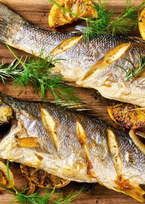 Cea mai delicioasă rețetă de biban de mare la cuptor. Secretul pentru a crea o cină delicioasă cu doar câteva ingrediente simple