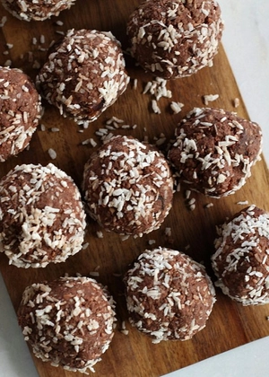 Rețeta de biluțe cu vișine din vișinată, dar și simple, pentru copii – Desert delicios, foarte ușor de preparat, care îți va aminti de copilărie