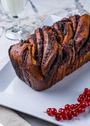 Cozonac însiropat, o reinterpretare delicioasă. Savoarea tradițională într-o variantă mai fragedă