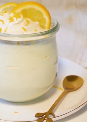 Cum să faci o cremă de lămâie cu mascarpone delicioasă? Este foarte ușor de făcut și poate fi folosită în nenumărate deserturi