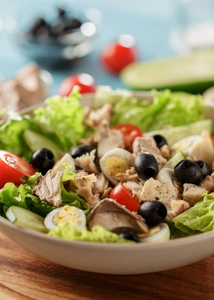 Cum să faci o salată de ton clasică? Iată ce beneficii îți poate oferi un astfel de preparat!