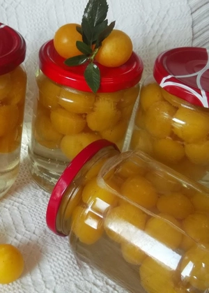 Rețeta pentru un compot de corcodușe delicios! Dulce-acrișor, numai bun de pus în cămară!