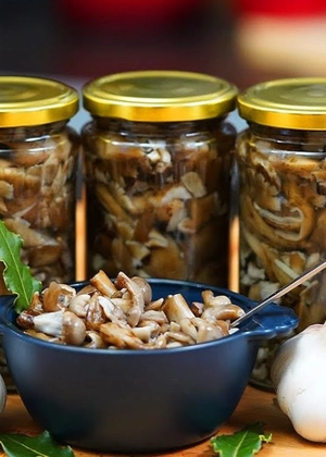 Ghebe la borcan cu oțet și usturoi – Rețetă simplă și delicioasă, ideală pentru iarnă