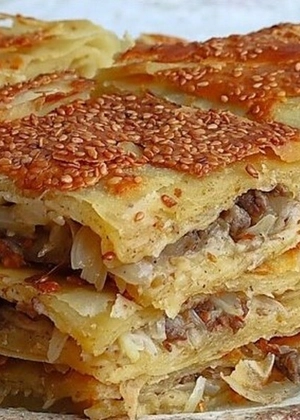 Plăcintă cu ciuperci și ceapă – Rețetă delicioasă, cu gust de toamnă în orice anotimp