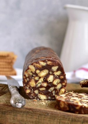 Ce ingrediente trebuie pentru un salam de biscuiți? Rețeta este pe cât de simplă, pe atât de delicioasă!