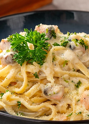 Sos alb pentru paste cu smântână – Rețetă simplă, delicioasă și foarte cremoasă