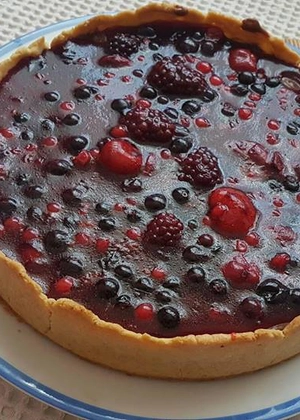 Tartă cu fructe congelate – Rețetă simplă și delicioasă, ideală pentru orice ocazie