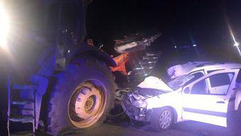 Accident rutier între un autoturism și un tractor