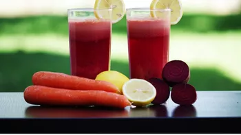 Sucuri pentru ficat. 7 rețete din fructe și legume pentru detoxifierea ficatului