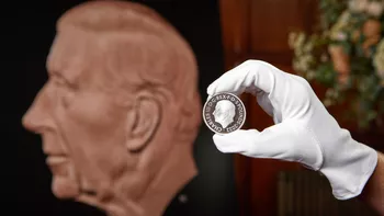 De astăzi în Marea Britanie intră în circulaţie primele monede cu portretul regelui Charles al III-lea