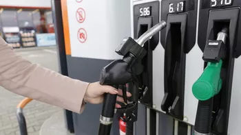 OMV și Lukoil au ieftinit în bloc motorina în România. Prețul benzinei e neschimbat