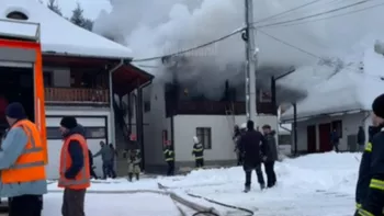 Incendiu la Mănăstirea Sihăstria Putnei din Suceava. Pompierii intervin în forță 8211 VIDEO