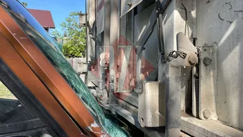 Accident rutier la Dumbravă. O autoutilitară a intrat într-un TIR 8211 EXCLUSIV FOTO VIDEO