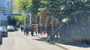 Cortegiul funerar a ajuns la cimitirul Eternitatea. Urmează slujba de înmormântare a lui Costel Corduneanu 8211 FOTO LIVE VIDEO