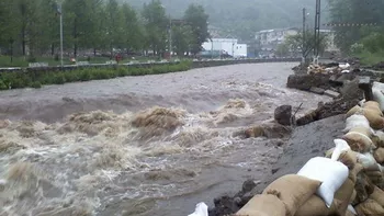 Alertă de inundații pe mai multe râuri din țară. E cod galben de fenomene imediate