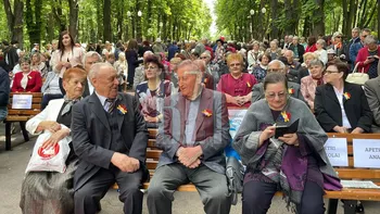 Sute de cupluri sărbătoresc astăzi în Parcul Expoziției 50 de ani de căsnicie 8211 FOTO