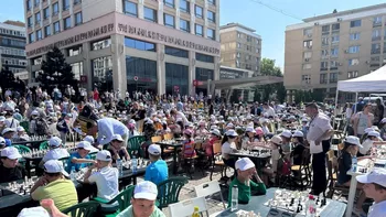 Cel mai mare concurs de șah din Europa are loc la Iași. Peste 2.000 de participanți la evenimentul din fața Palatului Culturii