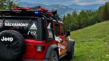O femeie a căzut 30 de m în gol în Munții Rodneil. Salvamontiști paramedici jandarmi și voluntari intervin la locul faptei