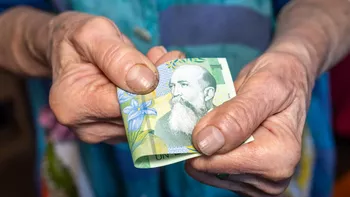 Nu toți pensionarii și-au primit banii înainte de Paște. Ce a transmis Poșta Română