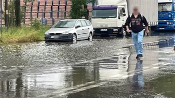 Imaginile unui dezastru Iașul a fost inundat după o ploaie banală. Străzile s-au umplut de apă iar șoferii au avut nevoie de barcă pentru a merge prin oraș 8211 FOTO