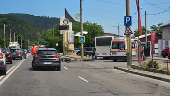 Accident rutier mortal în Piatra Neamț Un șofer care se afla la volanul unui autobuz a lovit un motociclist