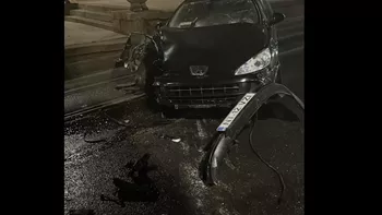 Accident rutier în Iași. Un autoturism a fost grav avariat