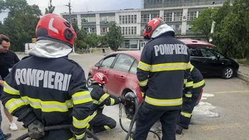Incendiu în municipiul Iași Un autoturism a fost cuprins de flăcări 8211 FOTOVIDEO