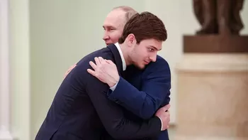 Vladimir Putin s-a întâlnit cu fiul lui Ramzan Kadîrov. Tânărul de 17 ani a fost felicitat de liderul Rusiei pentru viitoarea sa căsătorie