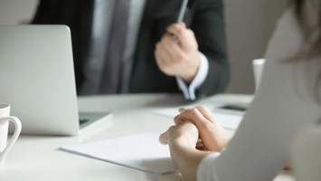 Introducerea săptămânii de muncă de 4 zile nu mai e privită ca o revoluţie pe piaţa muncii, ci începe să devină realitate în unele companii din România