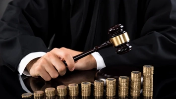 Senatul decide astăzi soarta pensiilor magistraților. Vârsta de pensionare, fixată la 65 de ani